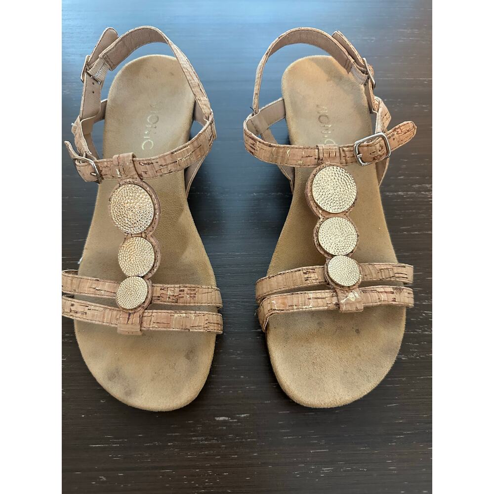 Vionic Womens Size 7 Cork Strappy Sandals Metallic Disc Accents Comfort Shoes